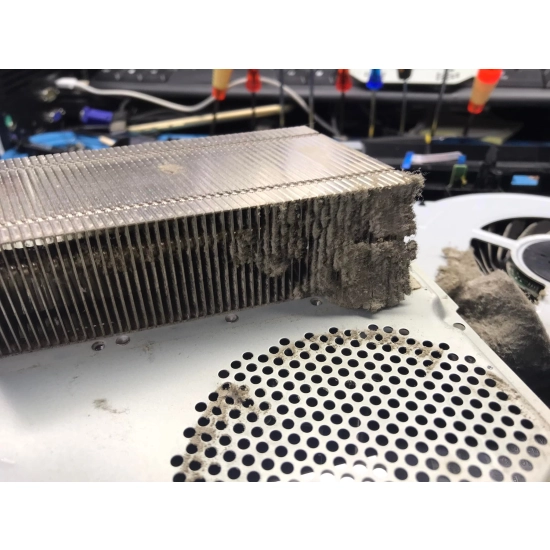 Czyszczenie konsoli PlayStation 5 | Kompleksowe SPA konsoli Ciekły Metal