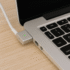 MagSafe świeci na zielono, ale MacBook nie działa